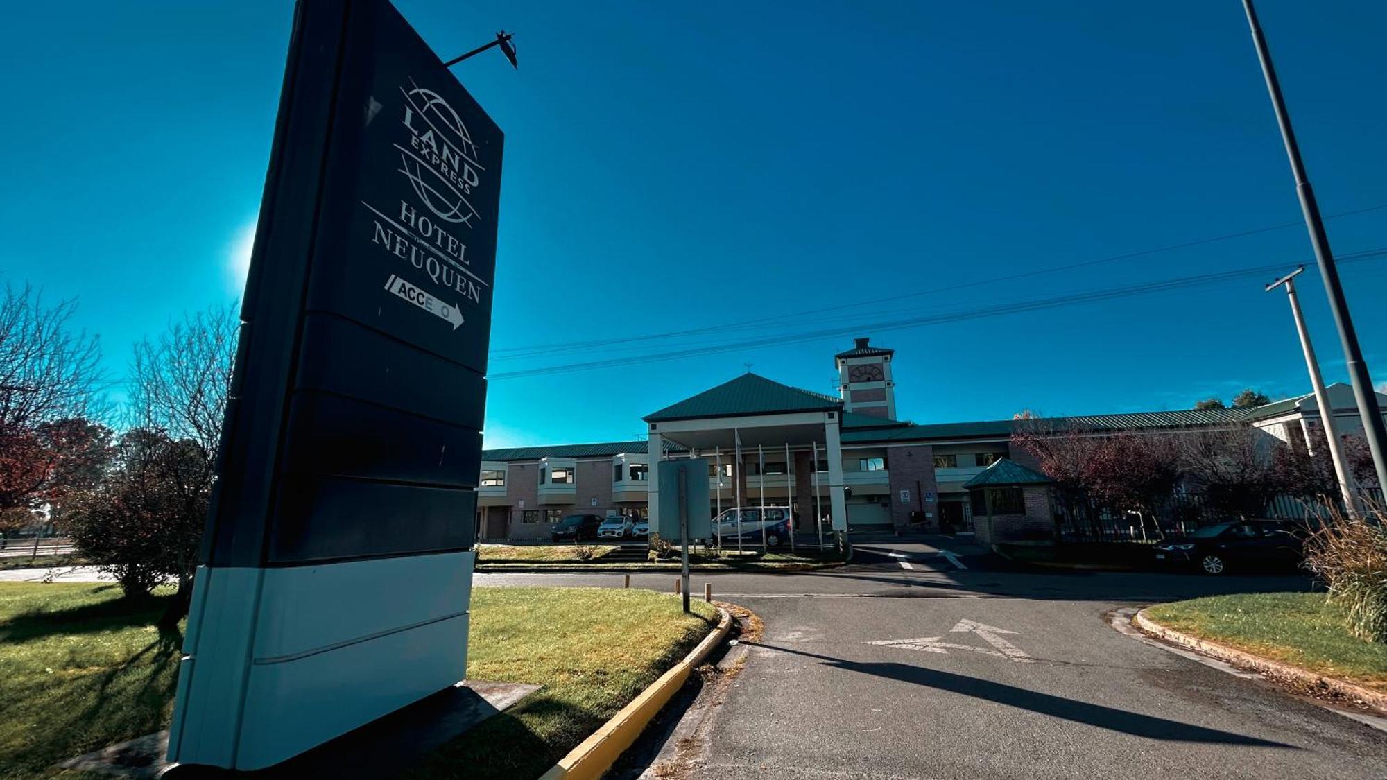 Hotel Land Express Neuquén Esterno foto